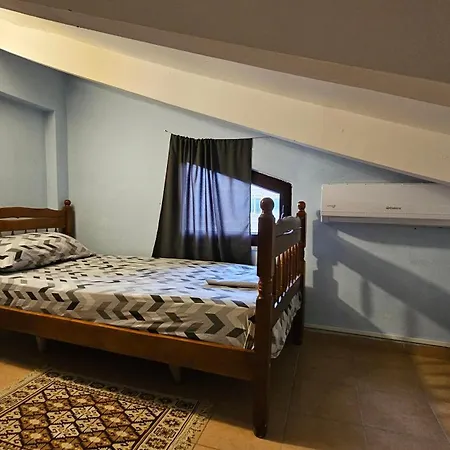 Traveler Hostel *