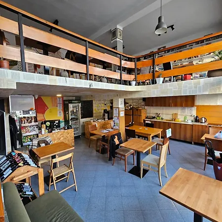 Traveler Hostel *